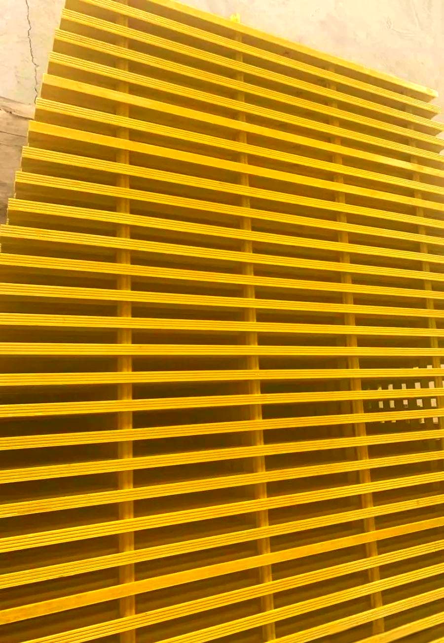 Pultruded FRP grating structure with load bars and cross rods